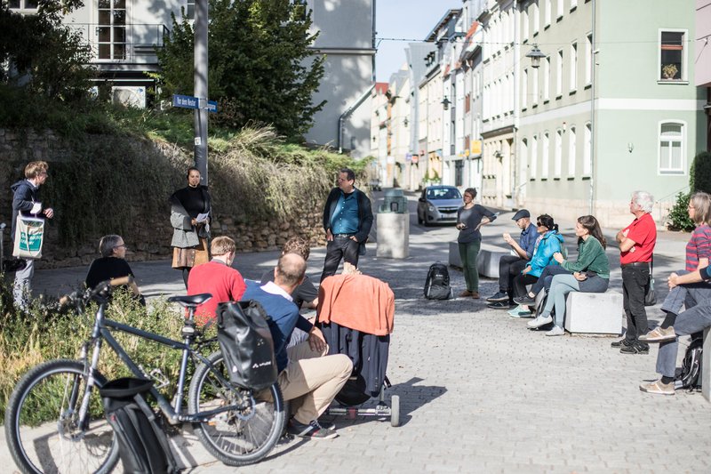 Stadtrundgang "Angstzonen und Schutzräume. Rechte Gewalt, antirassistisches Engagement und die Jenaer Stadtgesellschaft um 1990", 12.10.2021, Foto: Tina Peißker