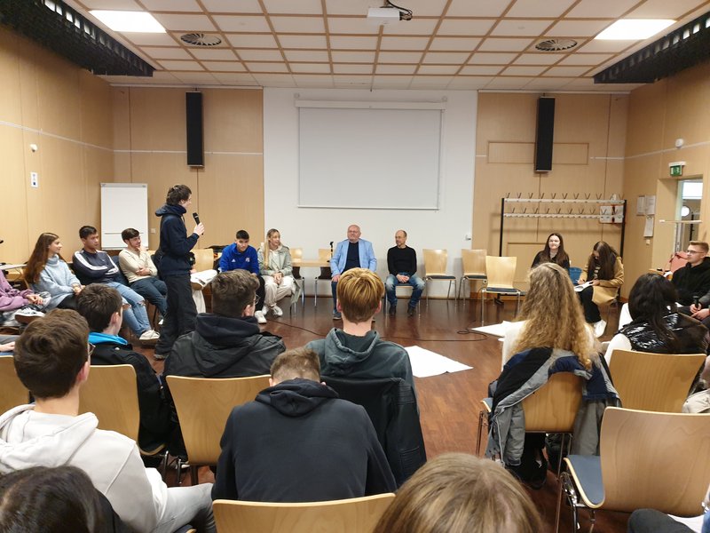 Zeitzeugengespräch mit Günter Wetzel zum Thema "Flucht und Ausreise aus der DDR" in Kooperation mit dem Thüringer Landesbeauftragten zur Aufarbeitung der SED-Diktatur, Foto: Katharina Kempken